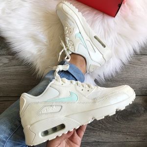 New nike air max 90 youth 7 fits like women’s 8.5